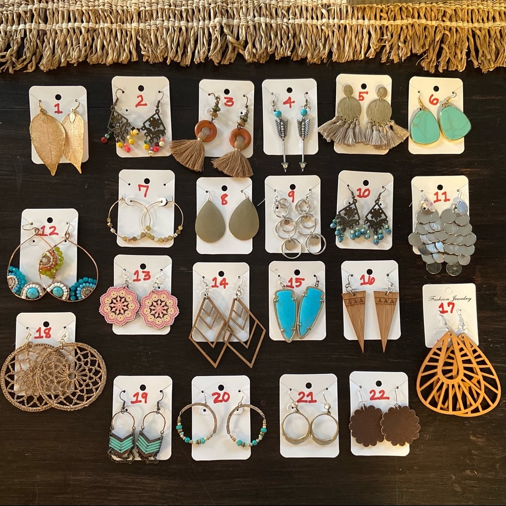 Various fashion earrings
